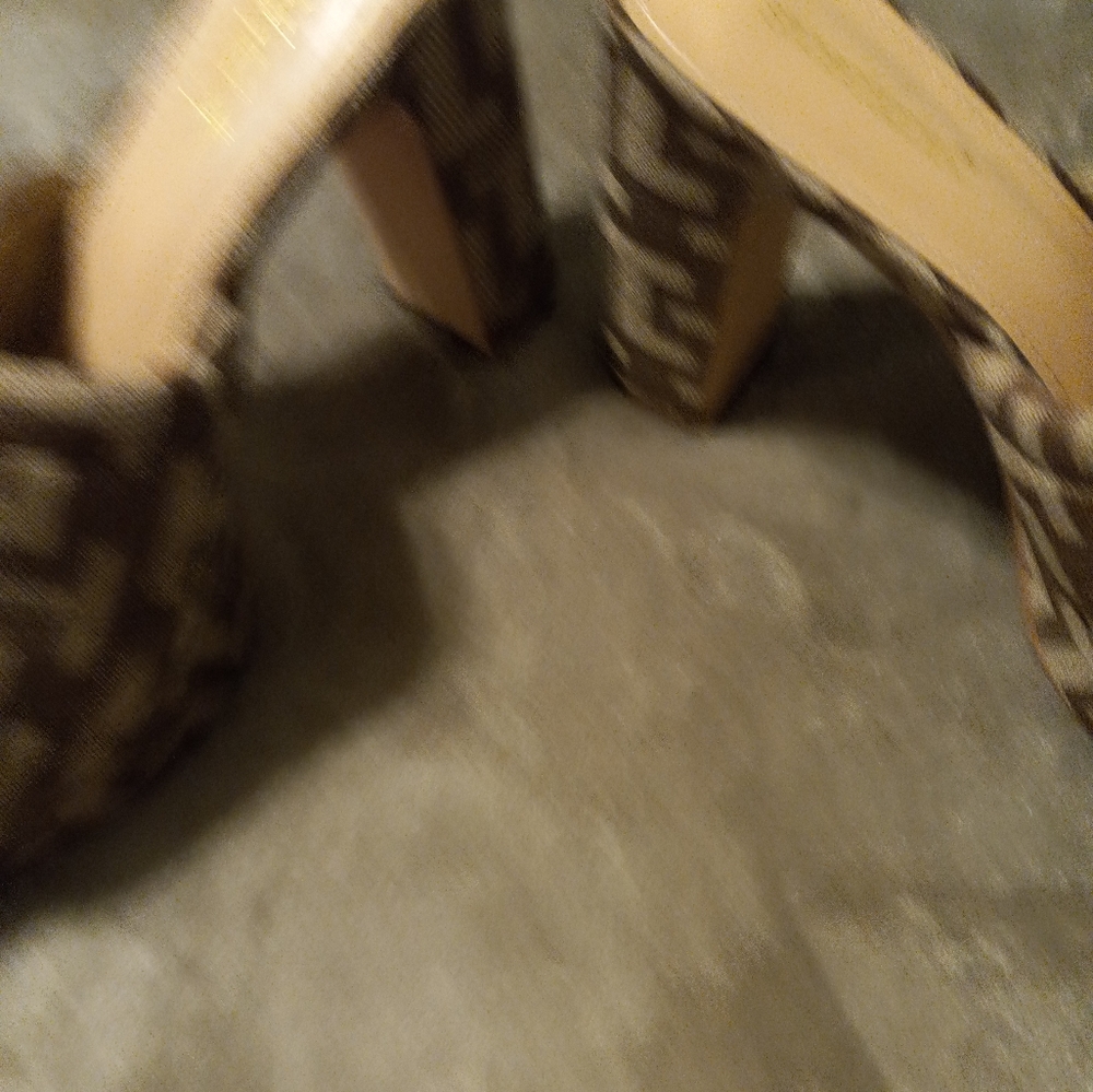 Shoes - Picture 3 of 4